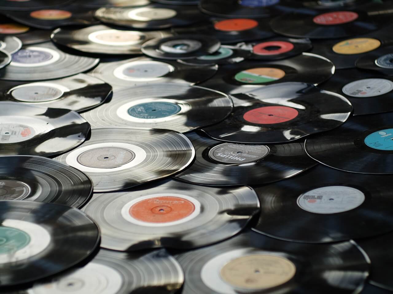 10 Vintage Vinyl Records For a Connoisseur